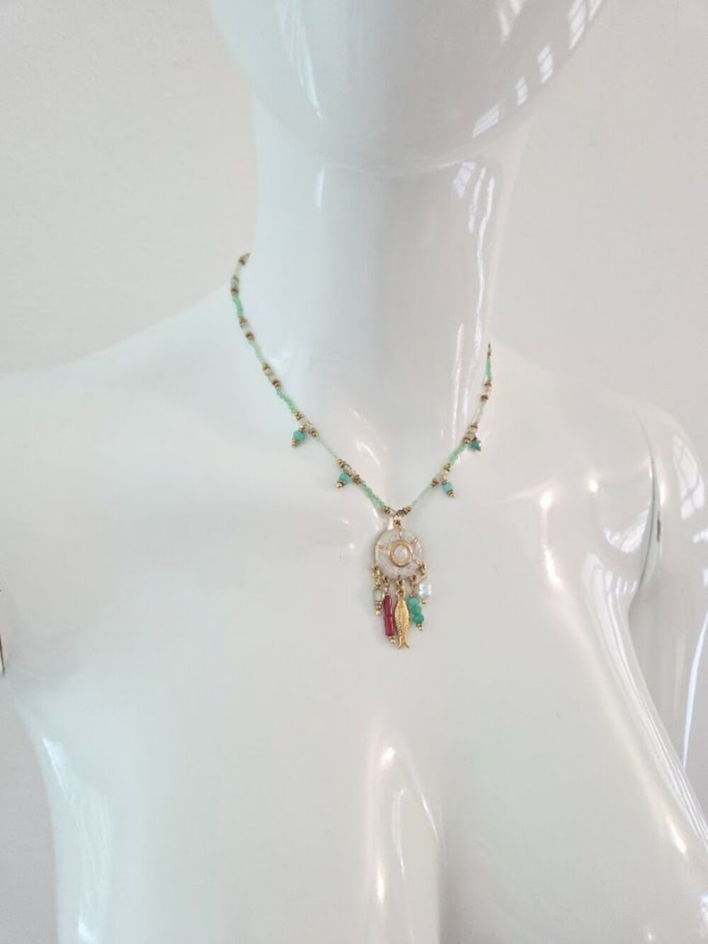 Boho Gold Tone Mint Green Beaded Necklace Fish Charm Dangle Pendant - Picture 15 of 16
